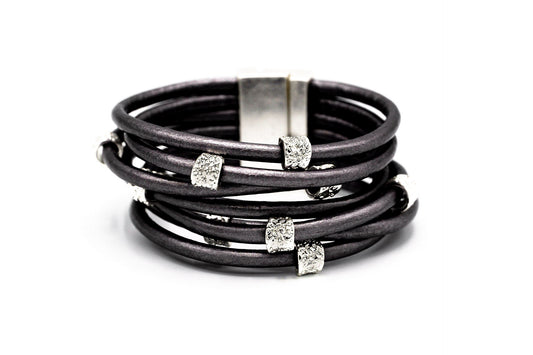 BRACCIALE CALAMITA 7 FILI PELLE GRIGIO METALLO ZAMA BAGNO IN ARGENTO OPACO CILINDRI XS268R